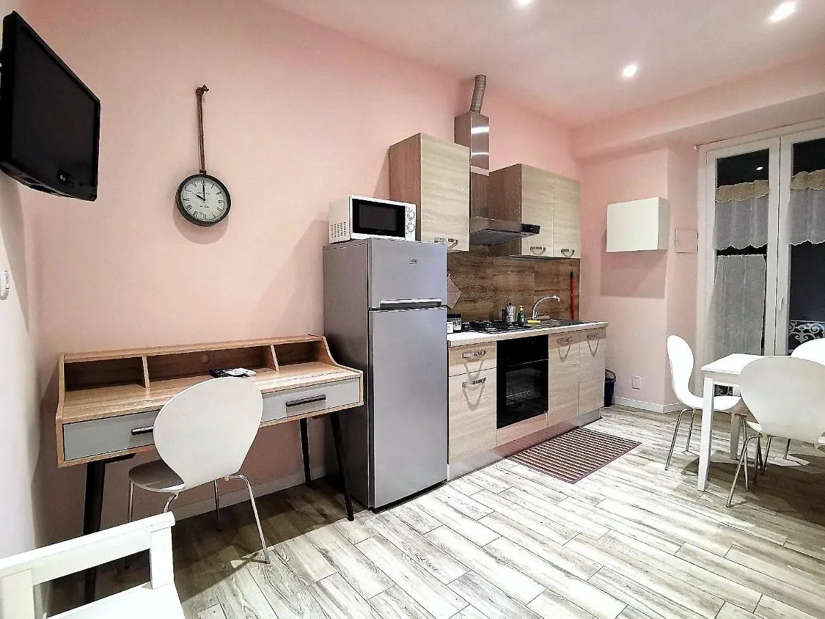 5 Terre Cozy Apartments ラ・スペツィア 0*,